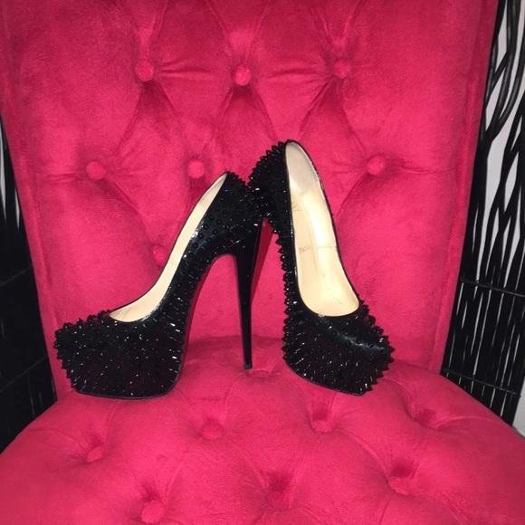 Christian Louboutin - Picture 5 of 5
